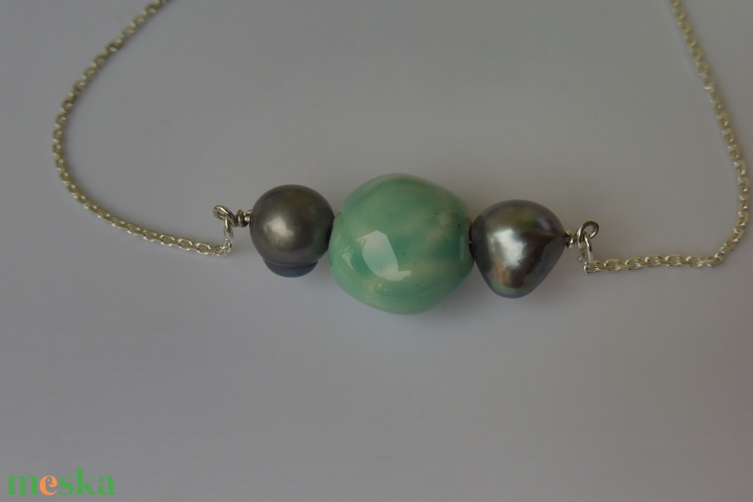 ezüst nyaklánc kerámia rózsával és gyönggyel - ékszer - nyaklánc - medálos nyaklánc - Meska.hu