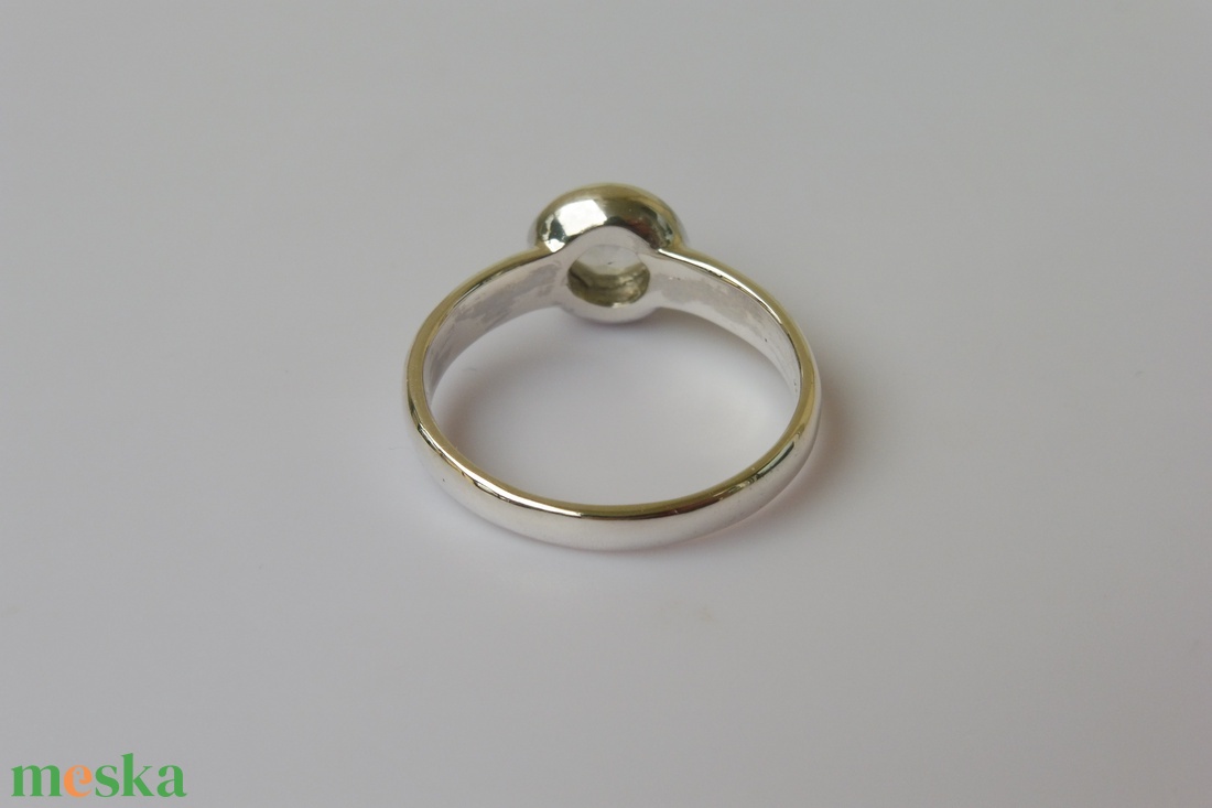 buttonos ezüstgyűrű holdkővel - ékszer - gyűrű - statement gyűrű - Meska.hu
