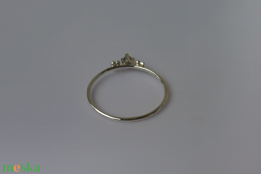 ezüstgyűrű ametiszttel és smaragdokkal - ékszer - gyűrű - szoliter gyűrű - Meska.hu