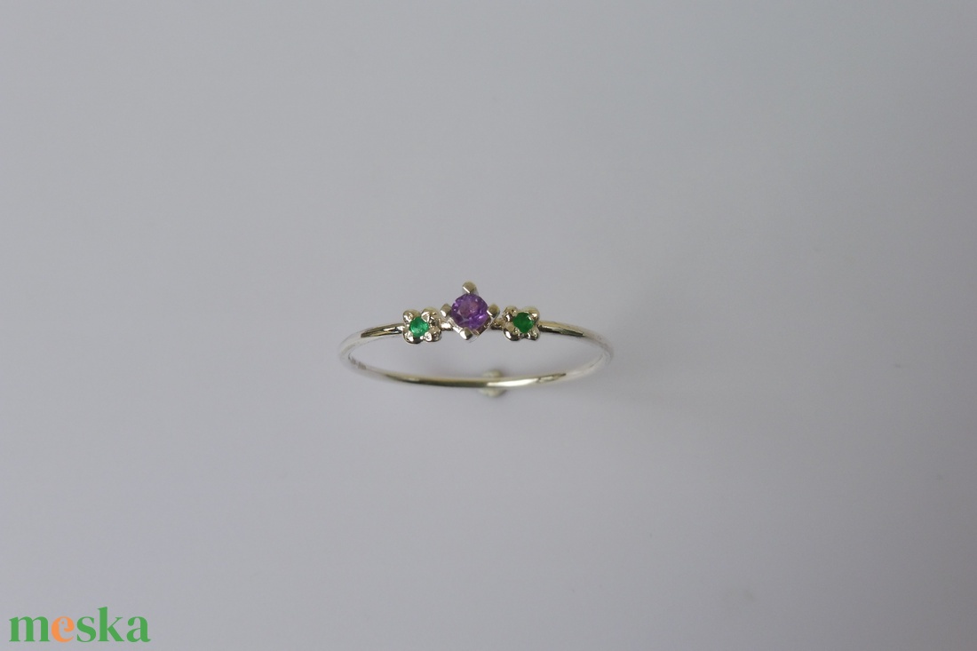 ezüstgyűrű ametiszttel és smaragdokkal - ékszer - gyűrű - szoliter gyűrű - Meska.hu