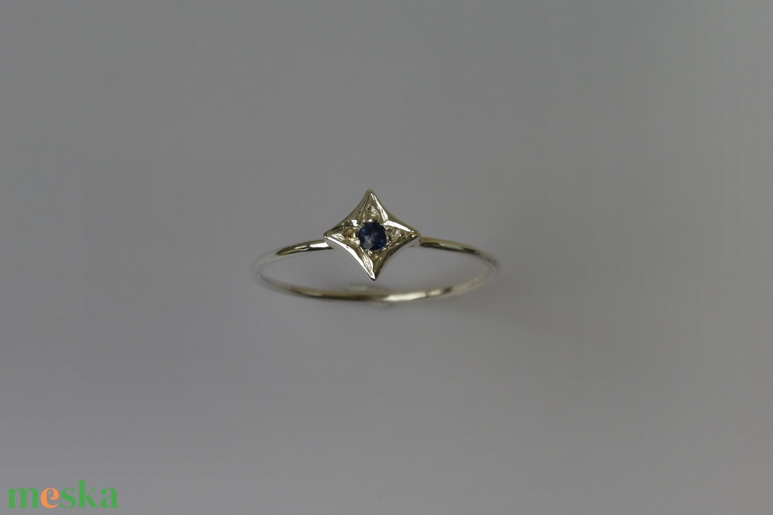 kék zafíros ezüstgyűrű csillag foglalatban - ékszer - gyűrű - vékony gyűrű - Meska.hu