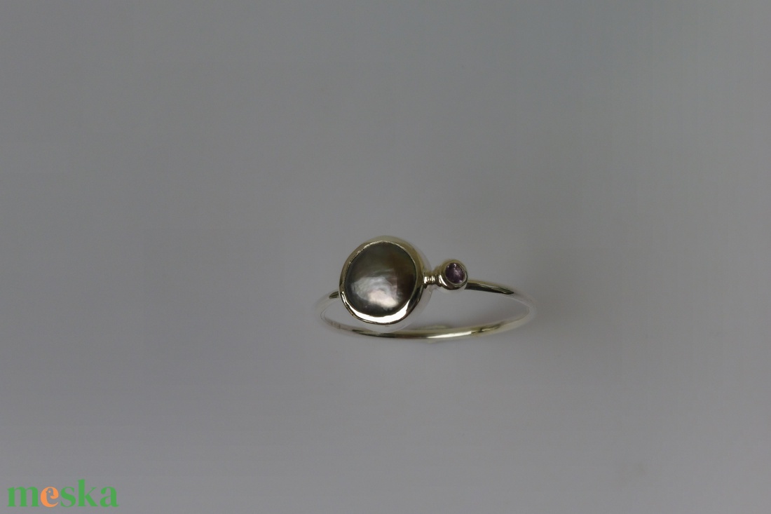 ezüstgyűrű szürke gyönggyel és ametiszttel  - ékszer - gyűrű - szoliter gyűrű - Meska.hu