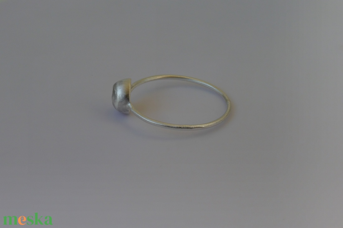 kék zafíros buttonos ezüstgyűrű - ékszer - gyűrű - vékony gyűrű - Meska.hu