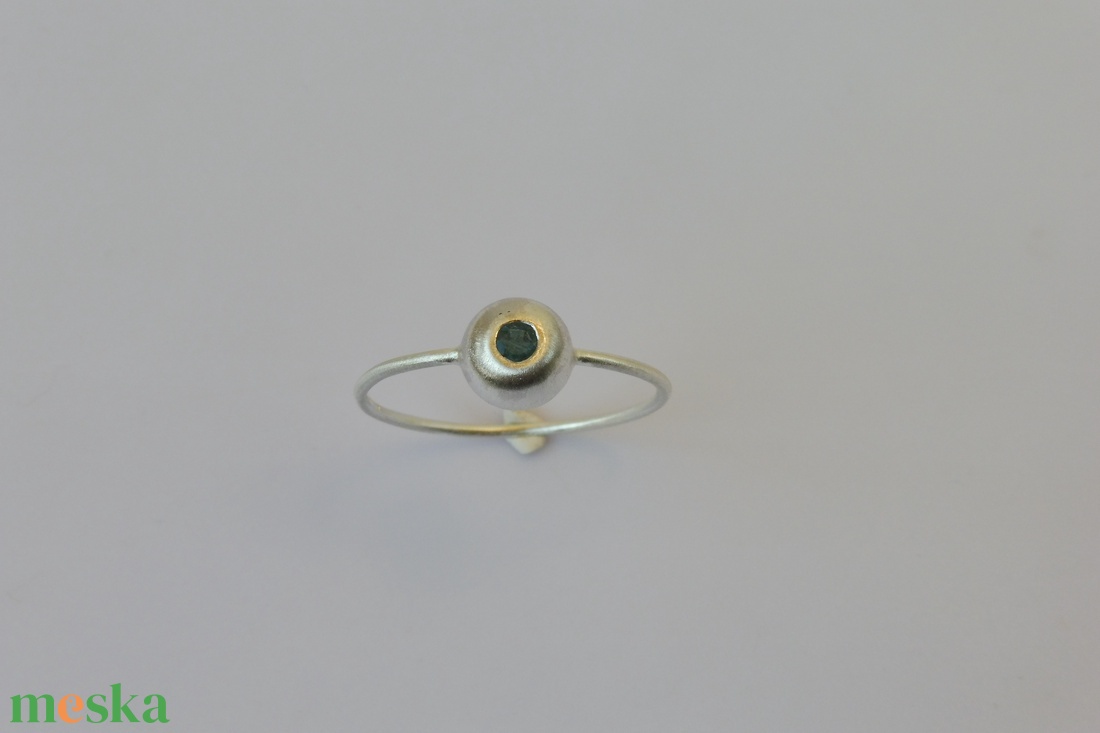 kék zafíros buttonos ezüstgyűrű - ékszer - gyűrű - vékony gyűrű - Meska.hu