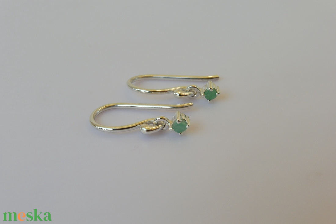 mozgó smaragdos ezüst fülbevaló - ékszer - fülbevaló - lógó fülbevaló - Meska.hu