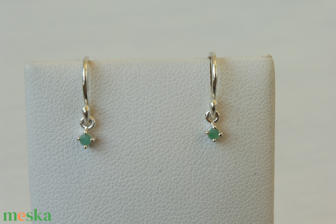 mozgó smaragdos ezüst fülbevaló - ékszer - fülbevaló - lógó fülbevaló - Meska.hu