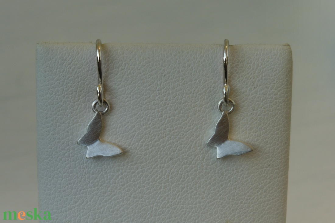 mozgó pillangós ezüst fülbevaló - ékszer - fülbevaló - lógó fülbevaló - Meska.hu