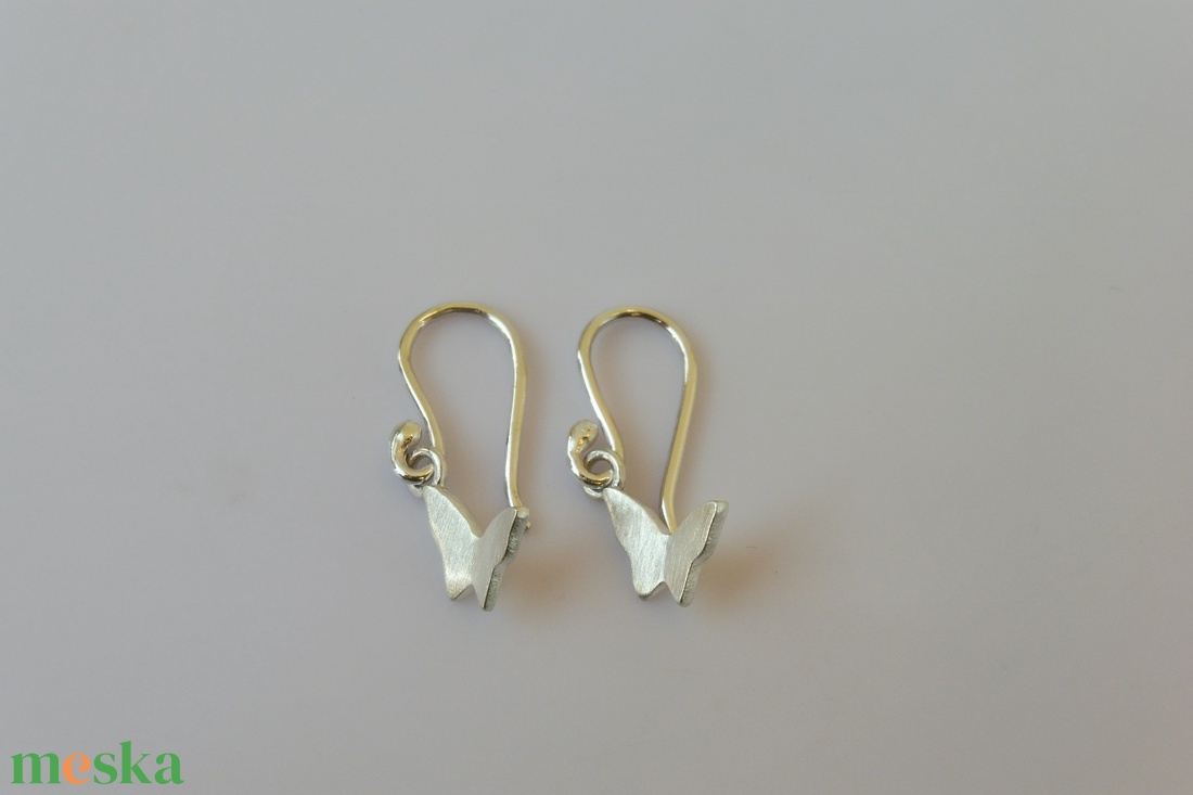 mozgó pillangós ezüst fülbevaló - ékszer - fülbevaló - lógó fülbevaló - Meska.hu
