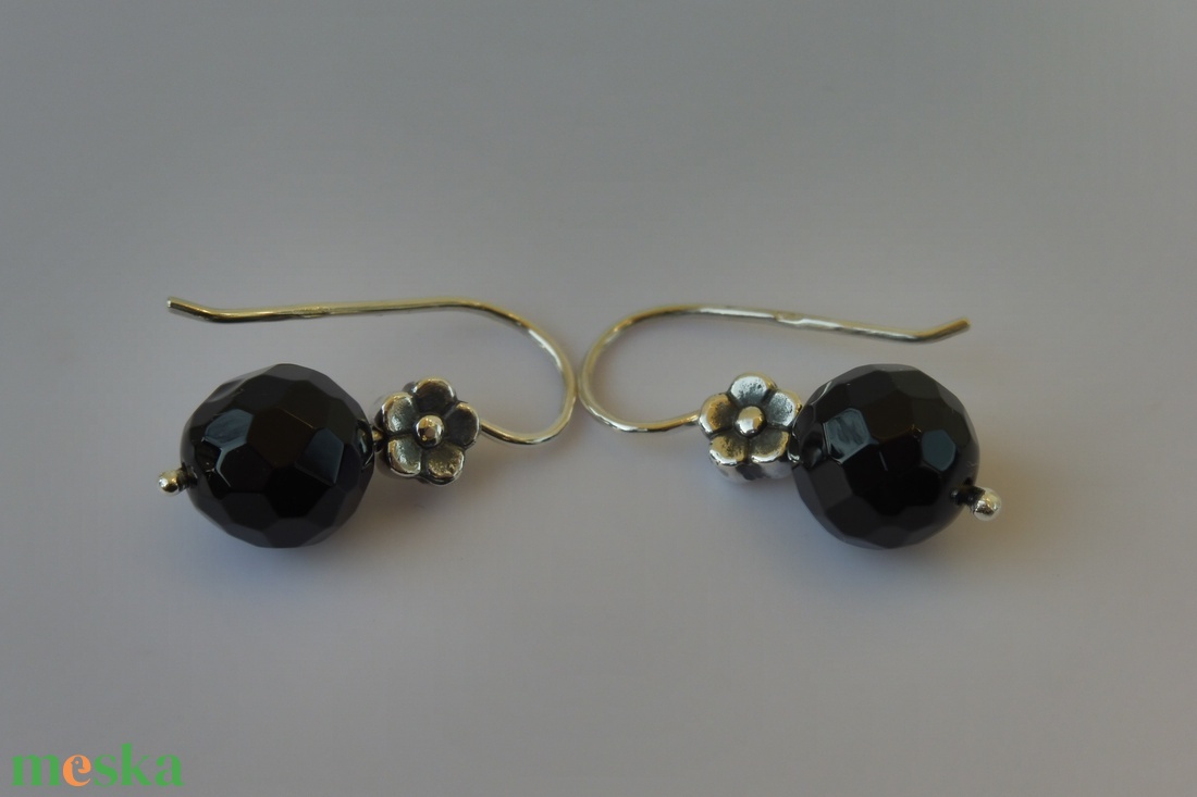 virágos ezüst fülbevaló ónixokkal   - ékszer - fülbevaló - lógó fülbevaló - Meska.hu