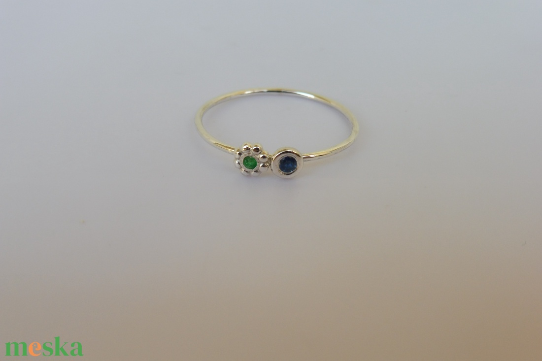 ezüstgyűrű smaragddal és zafírral - ékszer - gyűrű - szoliter gyűrű - Meska.hu