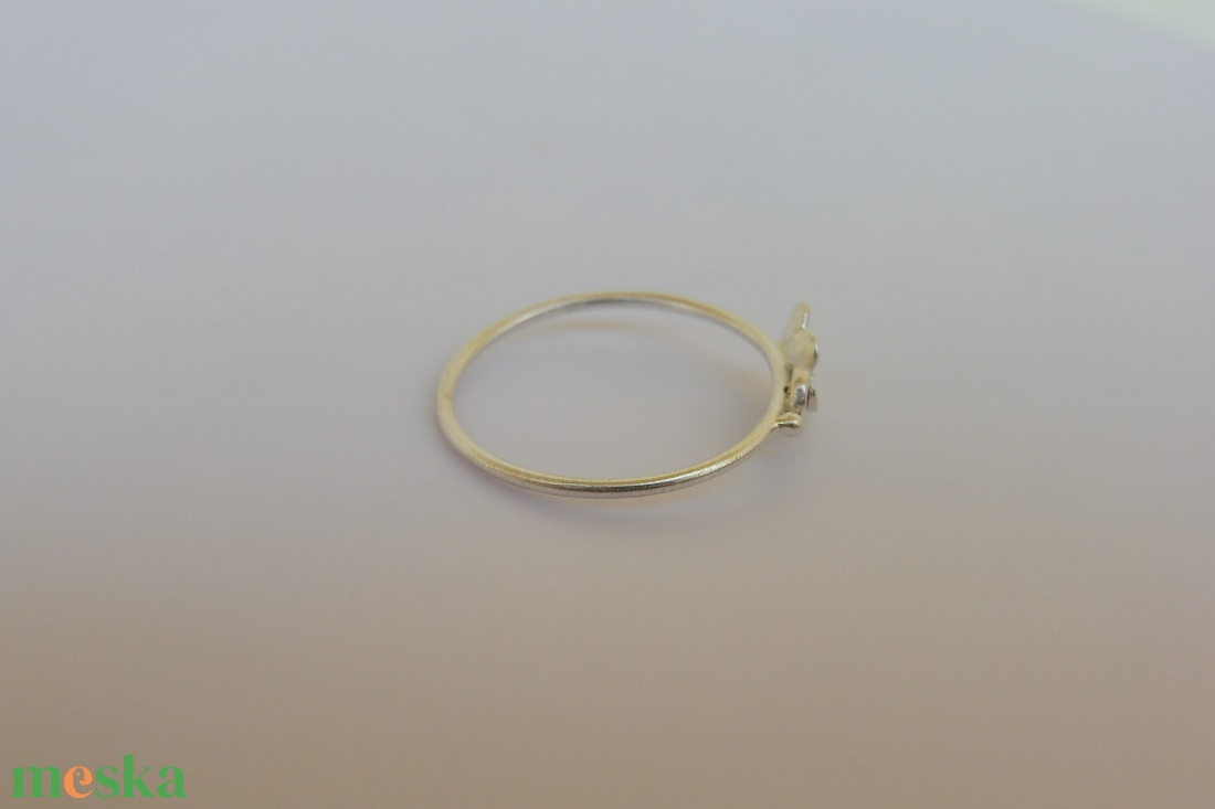 virágos ezüstgyűrű rubinnal  - ékszer - gyűrű - vékony gyűrű - Meska.hu