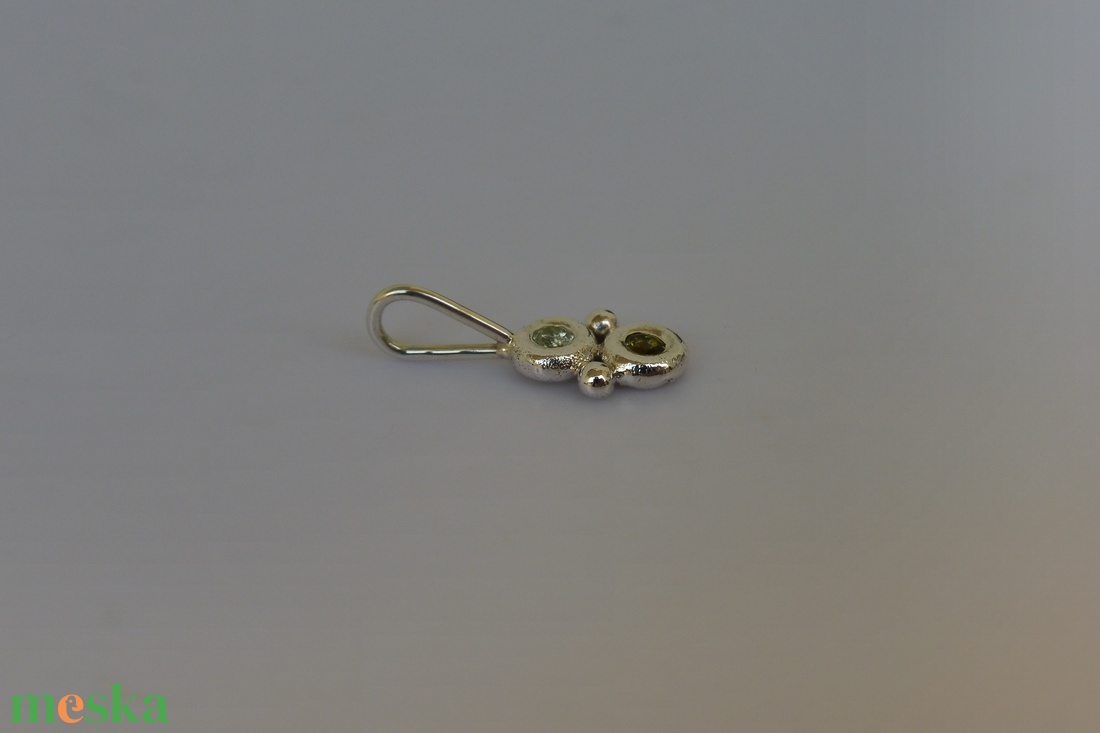 ezüstmedál zöld turmalinokkal - ékszer - nyaklánc - medál - Meska.hu