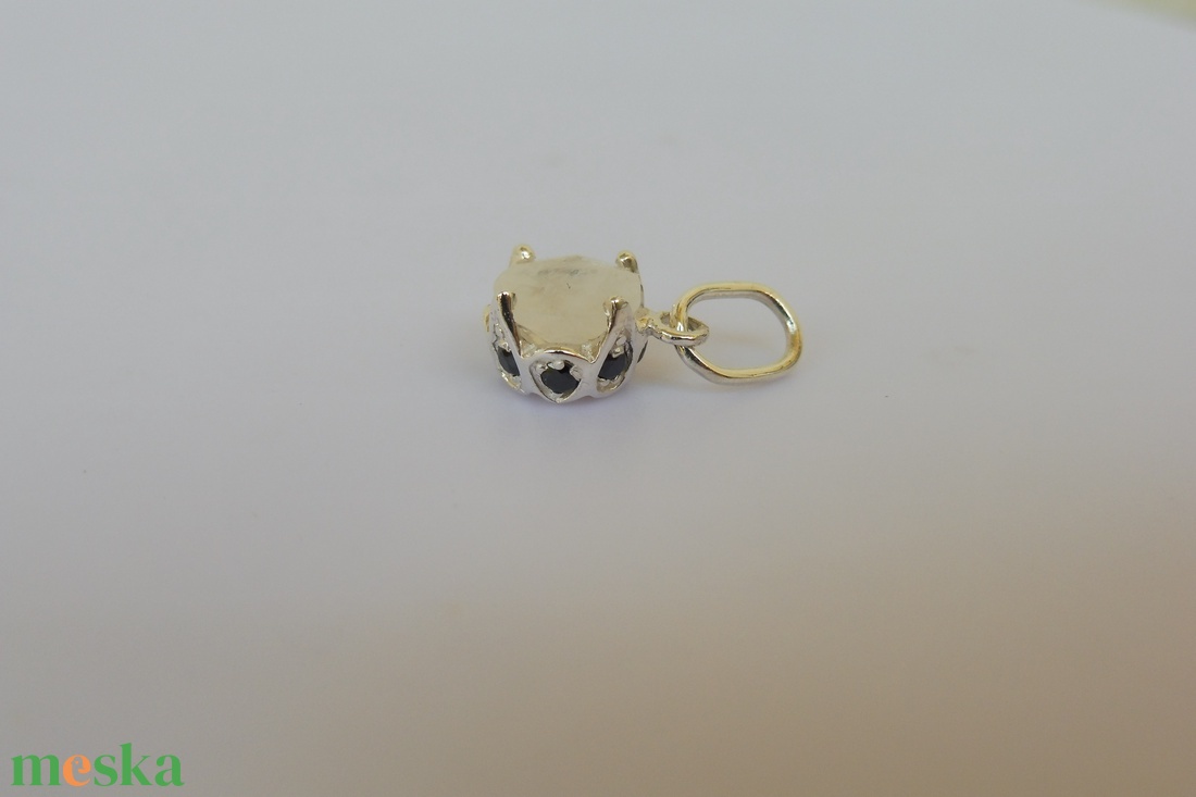 ezüstmedál labradorittal és fekete cirkóniákkal - ékszer - nyaklánc - medál - Meska.hu