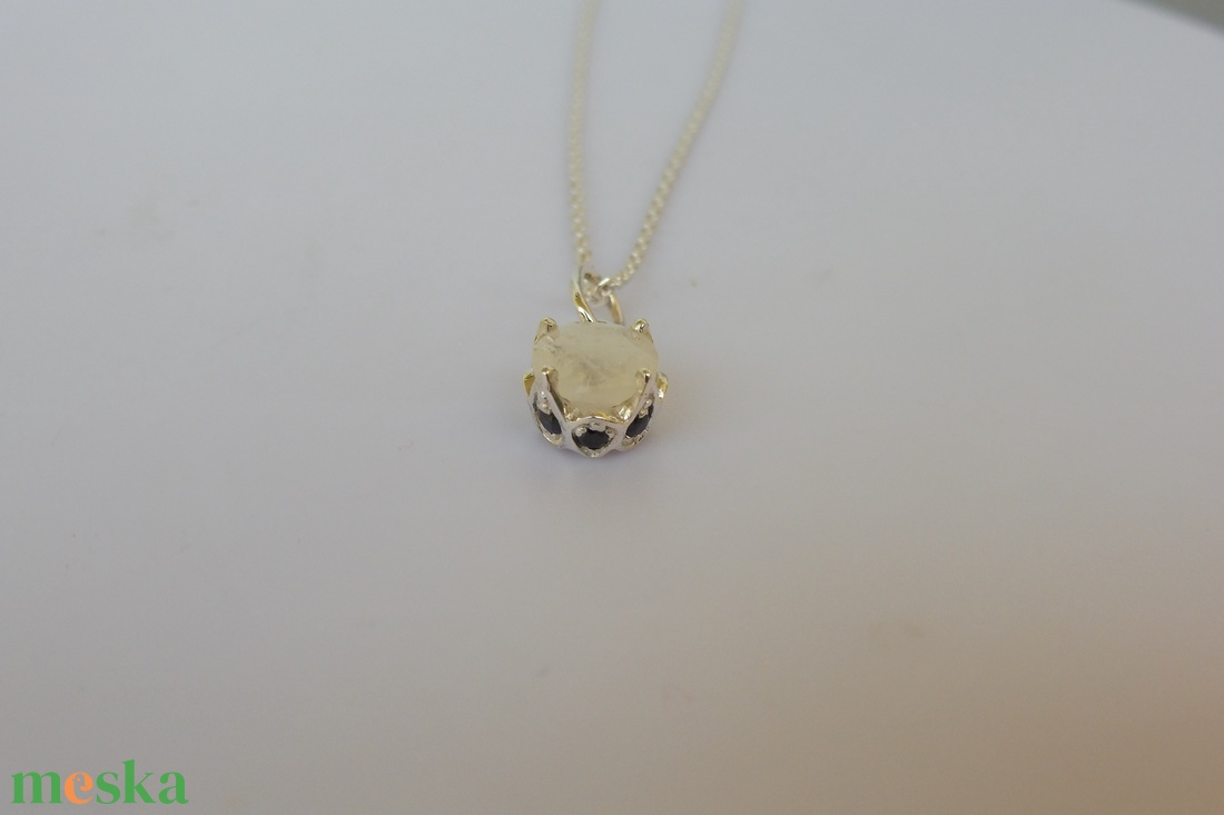 ezüstmedál labradorittal és fekete cirkóniákkal - ékszer - nyaklánc - medál - Meska.hu