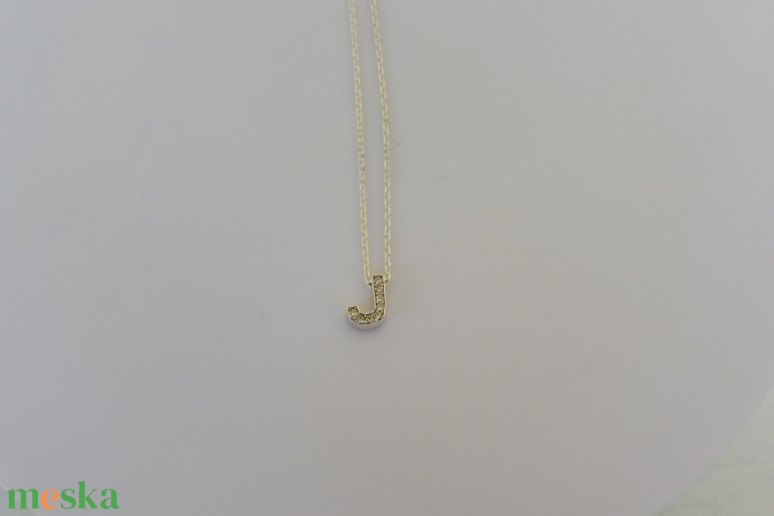 ezüst nyaklánc köves J betűvel - ékszer - nyaklánc - medálos nyaklánc - Meska.hu