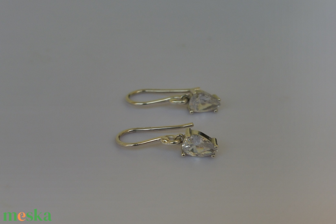 csepp cirkóniás ezüst fülbevaló - ékszer - fülbevaló - lógó fülbevaló - Meska.hu