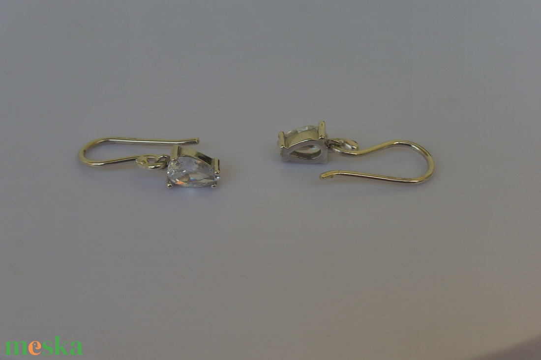 csepp cirkóniás ezüst fülbevaló - ékszer - fülbevaló - lógó fülbevaló - Meska.hu