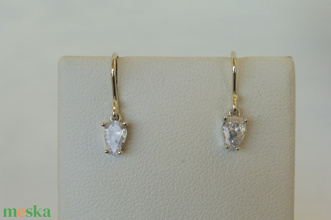 csepp cirkóniás ezüst fülbevaló - ékszer - fülbevaló - lógó fülbevaló - Meska.hu