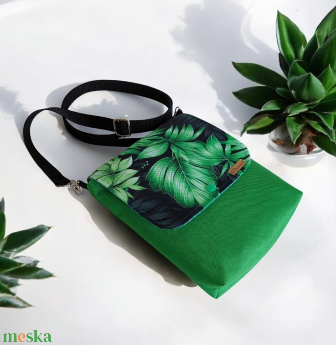 Zöld leveles Vízálló  crossbody  táska ,válltáska Sokzsebes két rekeszes-Anyáknapja - táska & tok - kézitáska & válltáska - vállon átvethető táska - Meska.hu