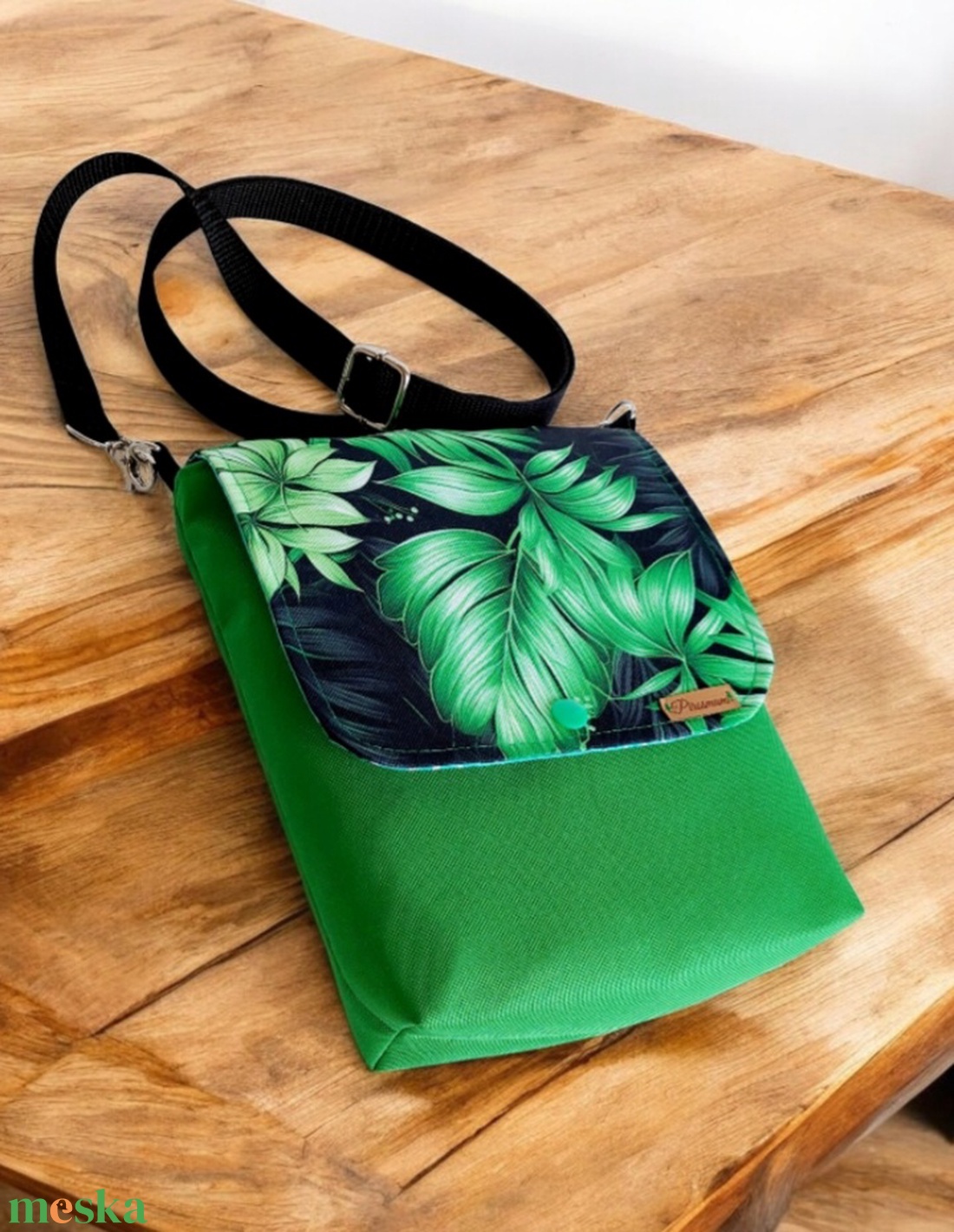 Zöld leveles Vízálló  crossbody  táska ,válltáska Sokzsebes két rekeszes-Anyáknapja - táska & tok - kézitáska & válltáska - vállon átvethető táska - Meska.hu