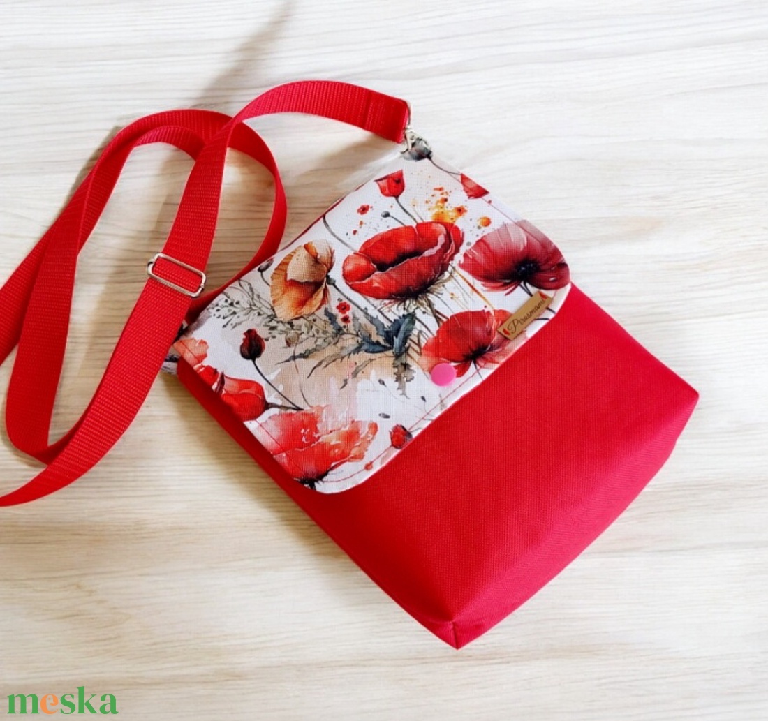 Pipacsos  Vízálló  crossbody  táska ,válltáska,keresztpántos testtáska Sokzsebes két rekeszes - táska & tok - kézitáska & válltáska - vállon átvethető táska - Meska.hu