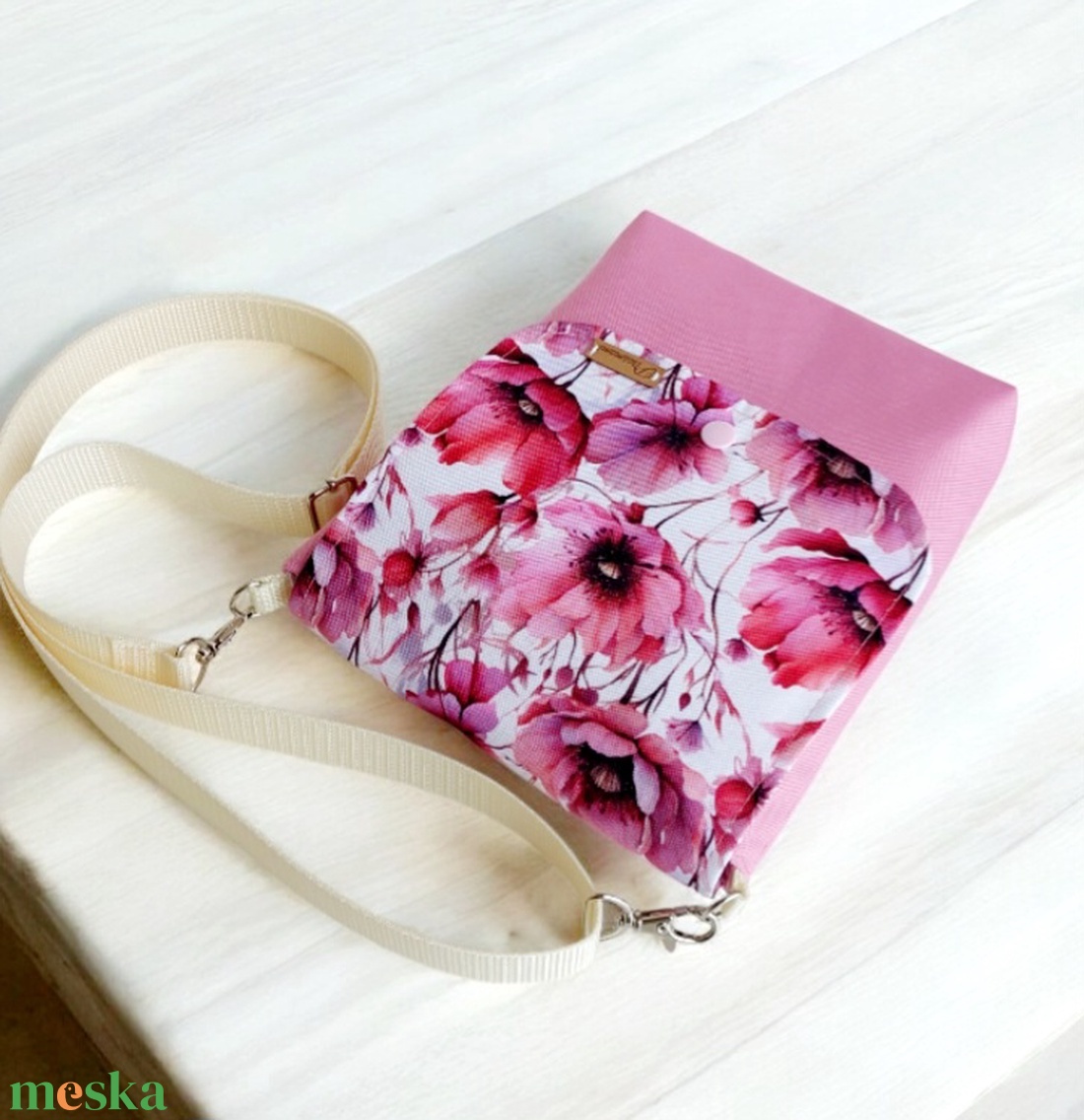 Pipacsok púderrózsaszínnel Vízálló crossbody táska ,válltáska,keresztpántos, Sokzsebes két rekeszes - táska & tok - kézitáska & válltáska - vállon átvethető táska - Meska.hu Pipacsok púderrózsaszínnel Vízálló crossbody táska ,válltáska,keresztpántos, Sokzsebes két rekeszes - táska & tok - kézitáska & válltáska - vállon átvethető táska - Meska.hu