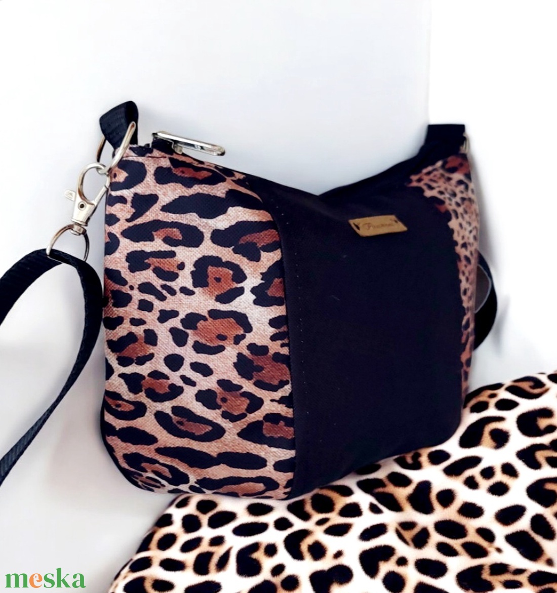 Lopárdos Vízálló crossbody táska ,válltáska,keresztpántos testtáska - táska & tok - kézitáska & válltáska - vállon átvethető táska - Meska.hu Lopárdos Vízálló crossbody táska ,válltáska,keresztpántos testtáska - táska & tok - kézitáska & válltáska - vállon átvethető táska - Meska.hu