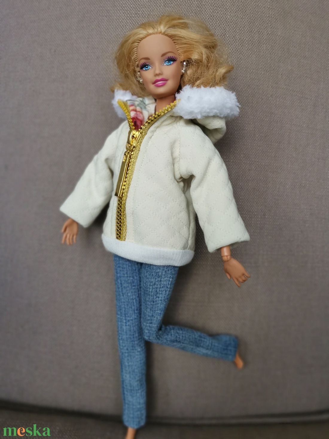 Barbie babaruha steppelt kabátka arany zipzárral - játék & sport - baba & babaház - babaruha, babakellék - Meska.hu Barbie babaruha steppelt kabátka arany zipzárral - játék & sport - baba & babaház - babaruha, babakellék - Meska.hu