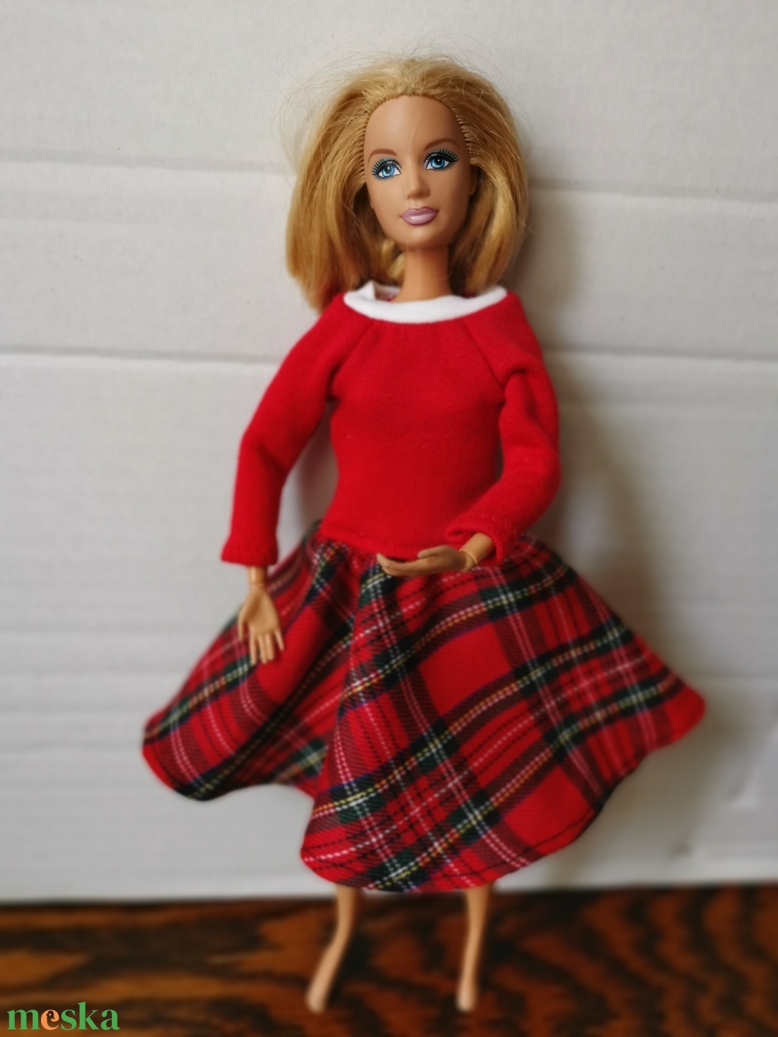 Barbie piros ruha kockás szoknyával - játék & sport - baba & babaház - babaruha, babakellék - Meska.hu
