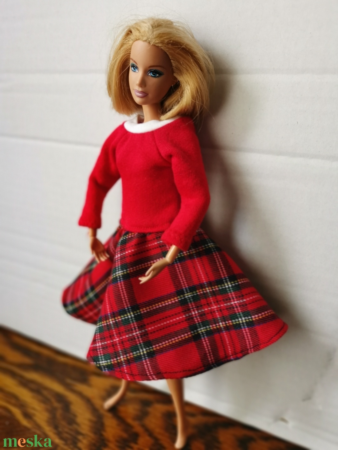 Barbie piros ruha kockás szoknyával - játék & sport - baba & babaház - babaruha, babakellék - Meska.hu