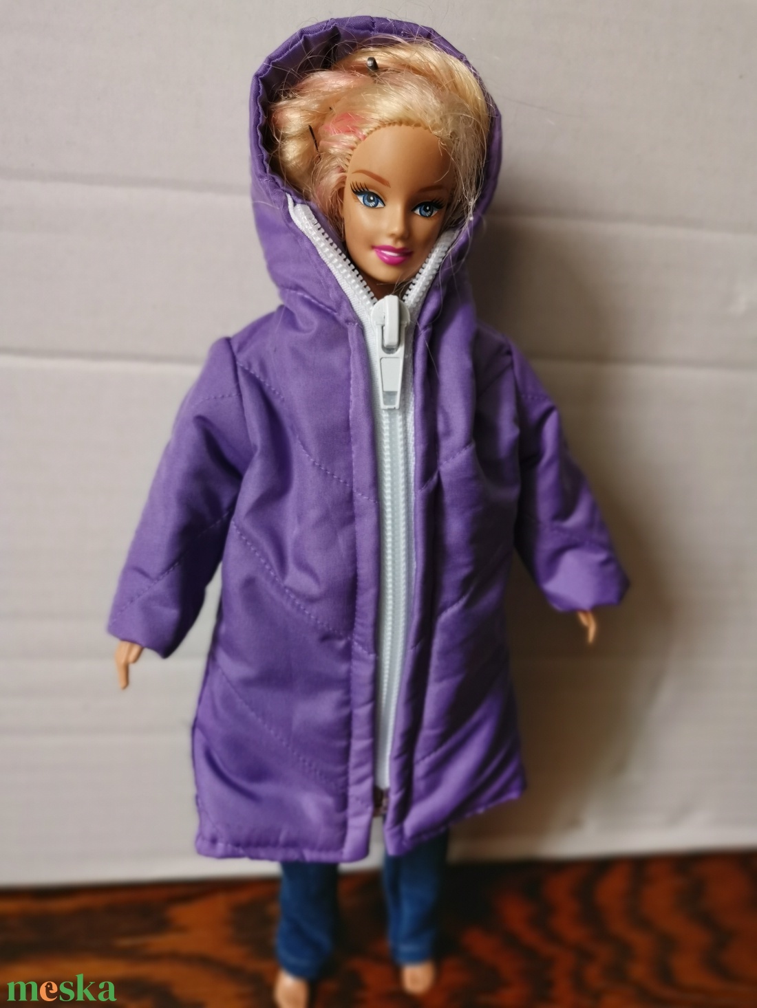 Barbie babaruha - hosszú lila színű kapucnis bélelt kabát - játék & sport - baba & babaház - babaruha, babakellék - Meska.hu Barbie babaruha - hosszú lila színű kapucnis bélelt kabát - játék & sport - baba & babaház - babaruha, babakellék - Meska.hu