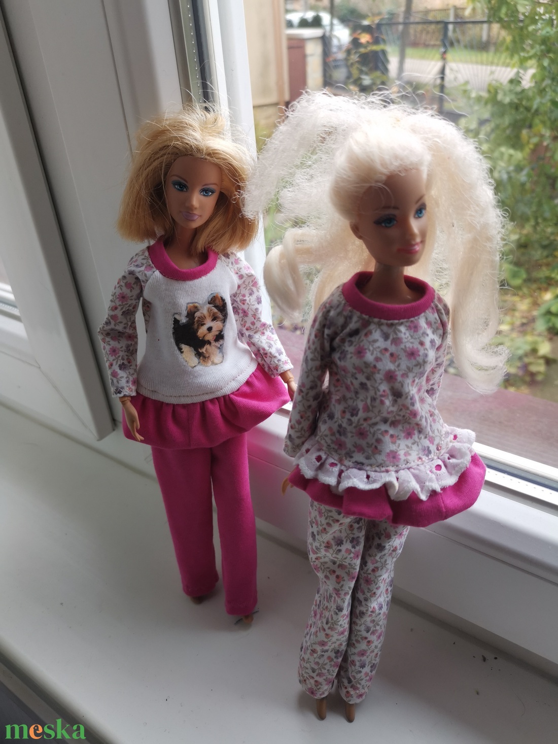 Barbie fodros aljú szabadidőruha matricás felsővel - játék & sport - baba & babaház - babaruha, babakellék - Meska.hu