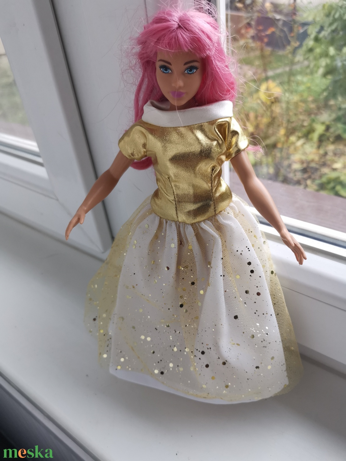 Barbie és molett Barbie arany színű alkalmi selyem és tüll babaruha Karácsonyra!  - játék & sport - baba & babaház - babaruha, babakellék - Meska.hu