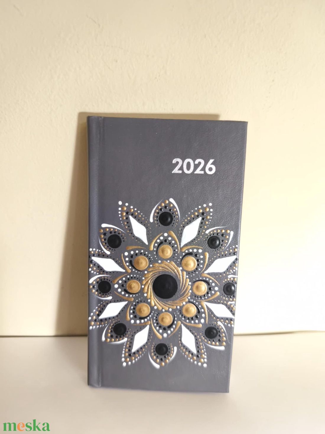 2026-os mandalás zsebnaptár szürke alappal (kézzel festve) - otthon & életmód - papír, írószer - naptár & tervező - Meska.hu