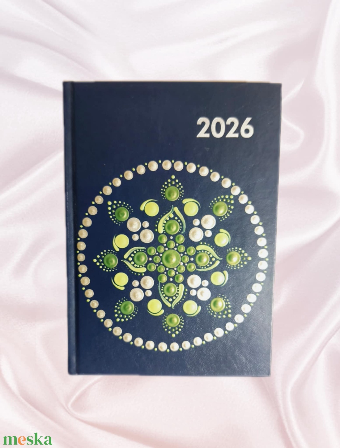 2026-os mandalás naptár kék alapon zöld díszítéssel (kézzel festve) - otthon & életmód - papír, írószer - naptár & tervező - Meska.hu