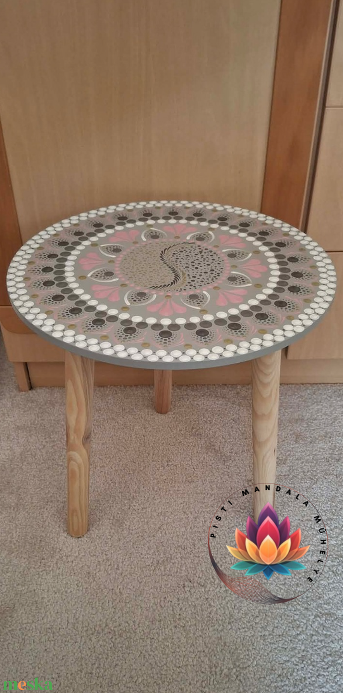 Mandalás asztal (3 lábú, rózsaszín-fehér-ezüst díszítéssel) - otthon & életmód - dekoráció - spiritualitás - mandala - Meska.hu