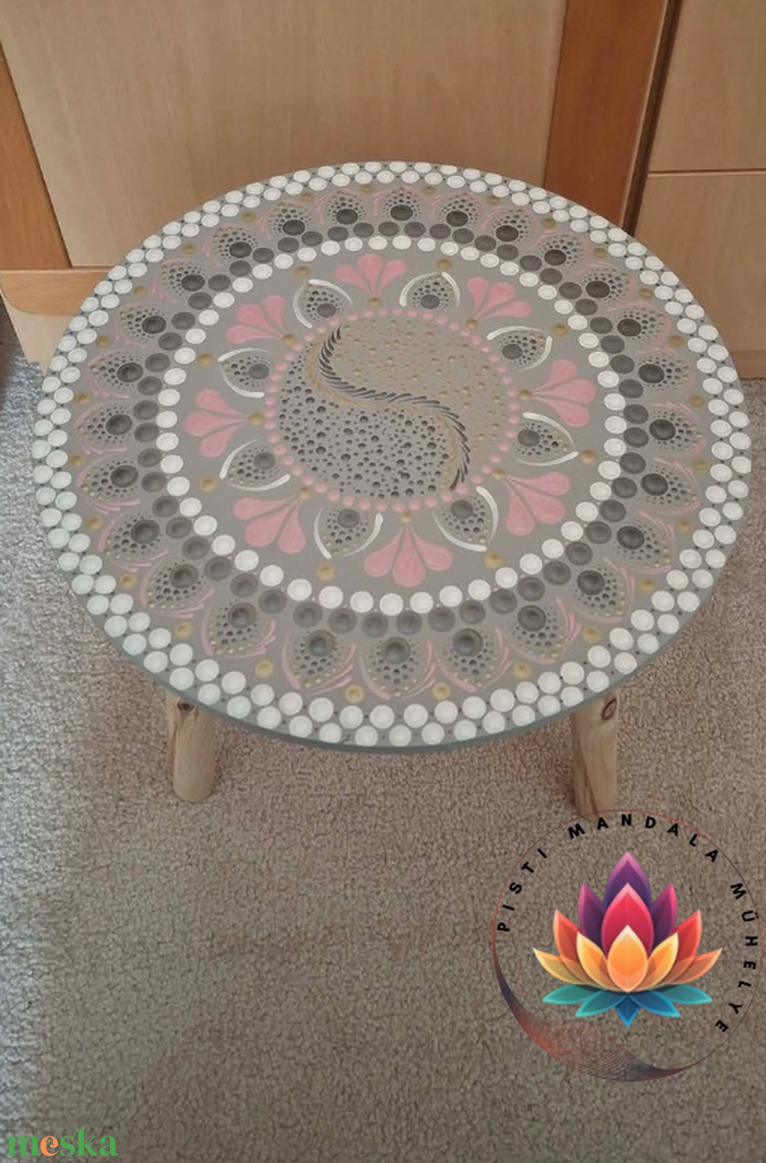 Mandalás asztal (3 lábú, rózsaszín-fehér-ezüst díszítéssel) - otthon & életmód - dekoráció - spiritualitás - mandala - Meska.hu