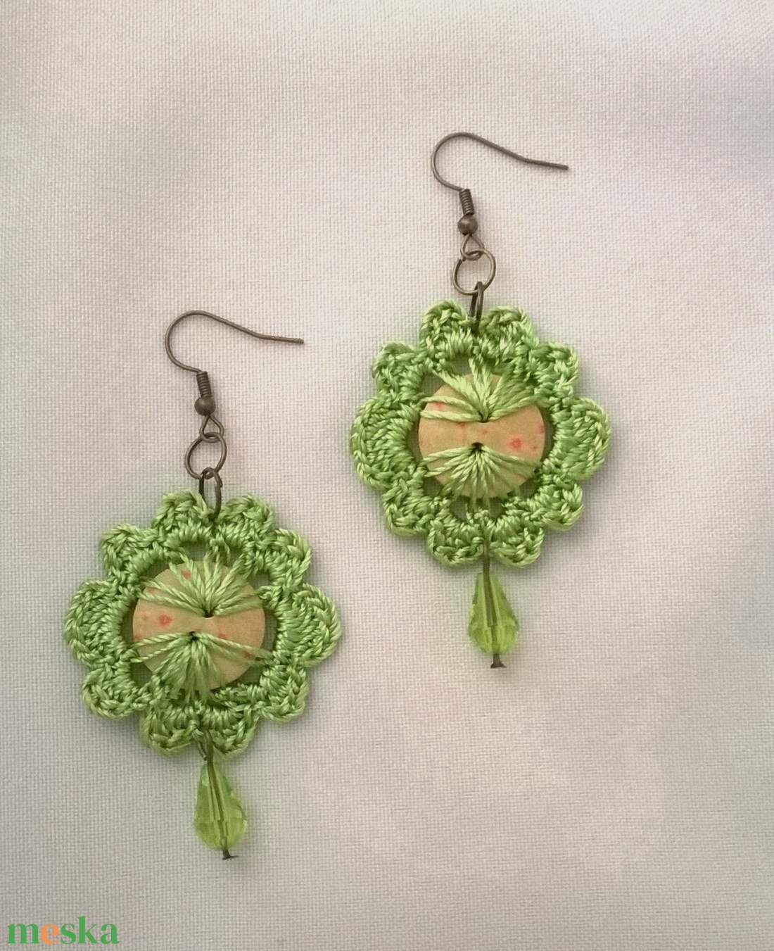 Zöldecske /horgolt fülbevaló/ - ékszer - fülbevaló - lógós kerek fülbevaló - Meska.hu