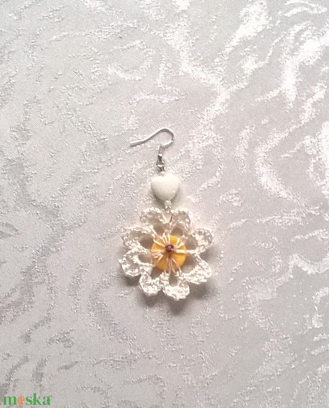 Fehér horgolt virág - ékszer - fülbevaló - lógós kerek fülbevaló - Meska.hu