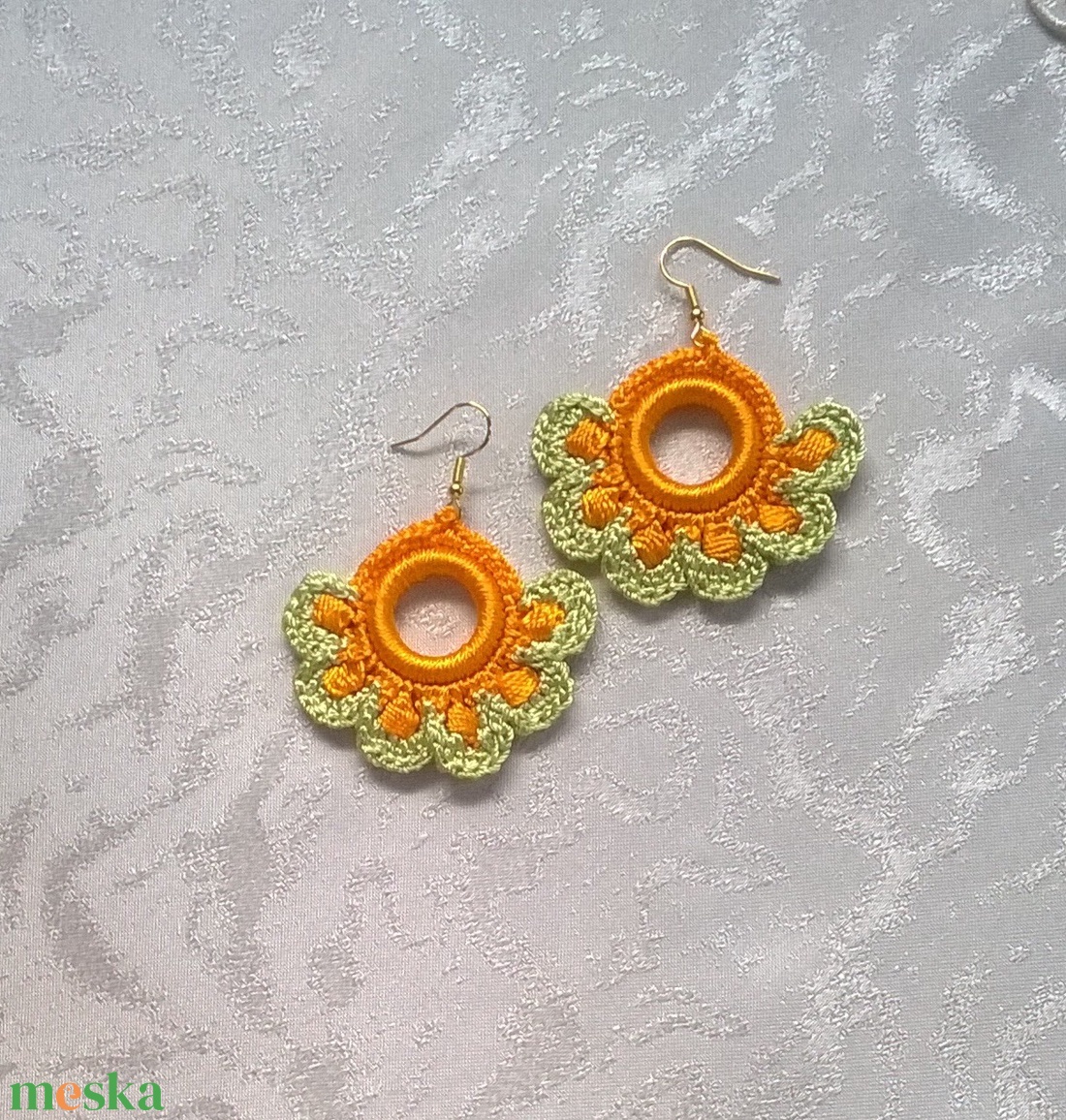 Zöld és napságra - ékszer - fülbevaló - lógós kerek fülbevaló - Meska.hu