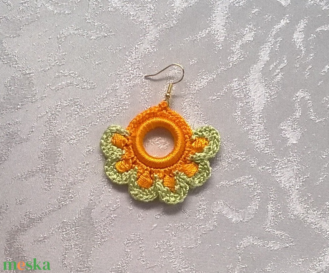 Zöld és napságra - ékszer - fülbevaló - lógós kerek fülbevaló - Meska.hu