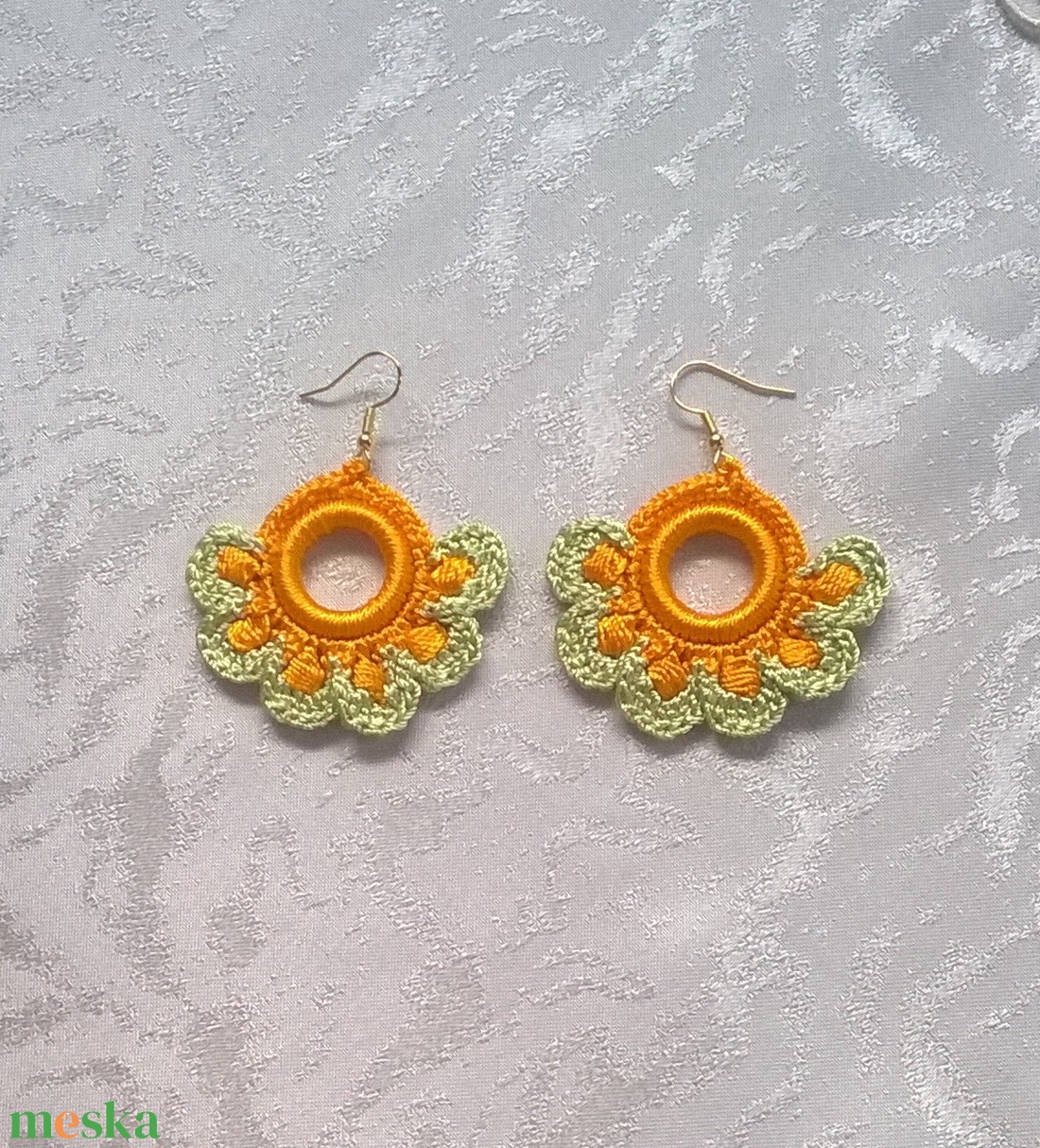 Zöld és napságra - ékszer - fülbevaló - lógós kerek fülbevaló - Meska.hu