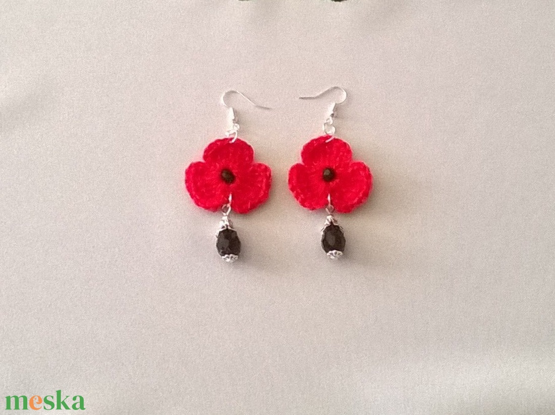 Árvácska fekete gyönggyökkel - ékszer - fülbevaló - lógó fülbevaló - Meska.hu