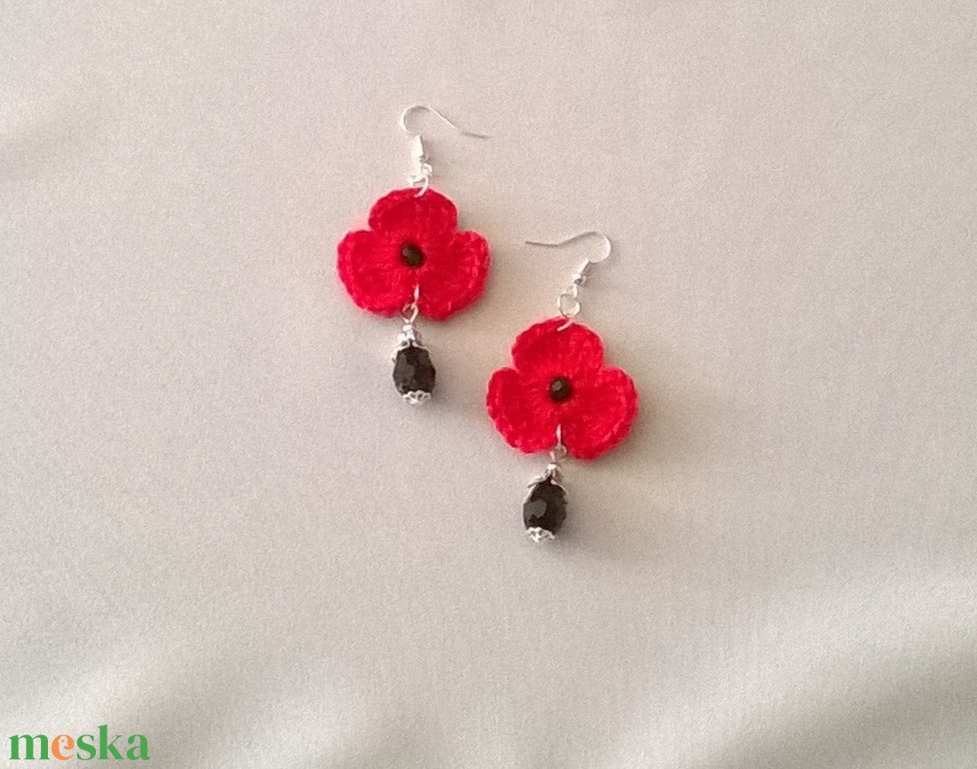 Árvácska fekete gyönggyökkel - ékszer - fülbevaló - lógó fülbevaló - Meska.hu