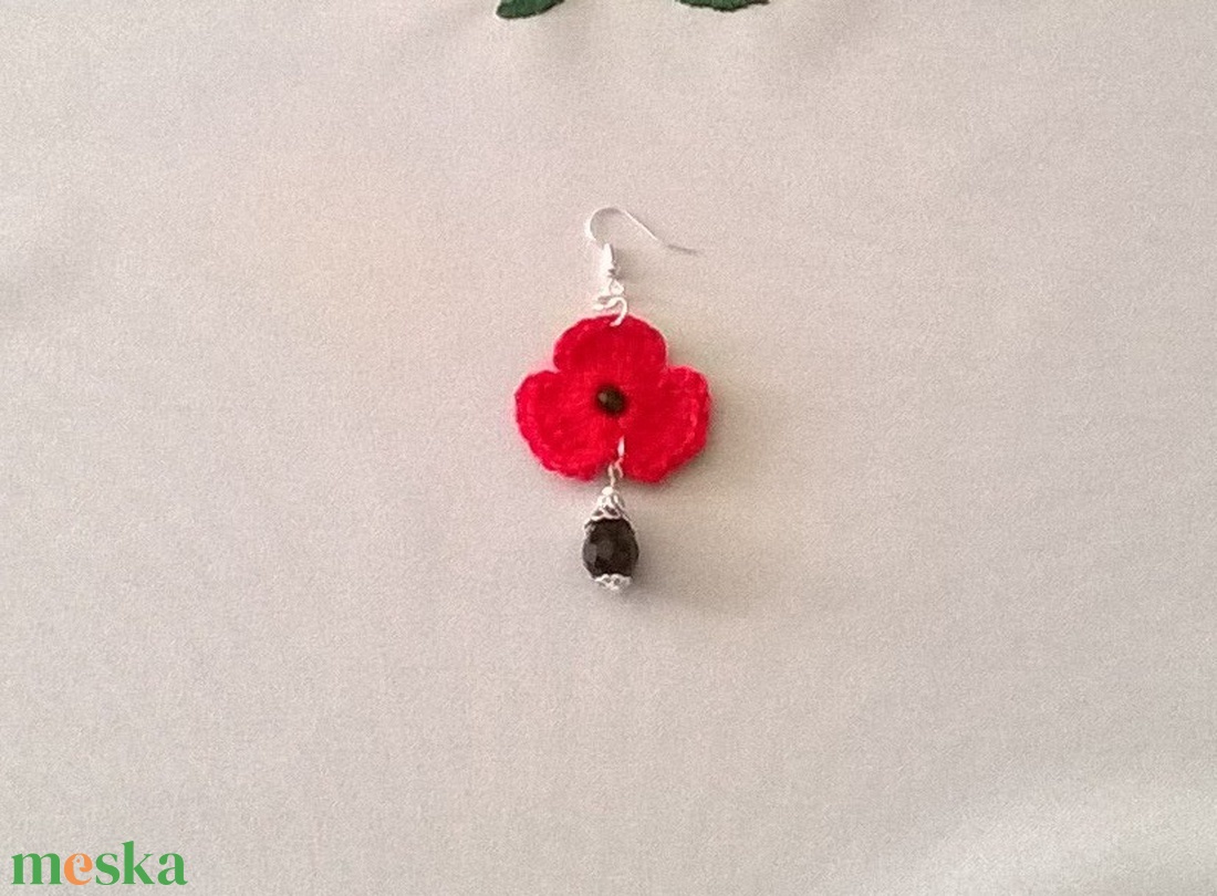 Árvácska fekete gyönggyökkel - ékszer - fülbevaló - lógó fülbevaló - Meska.hu