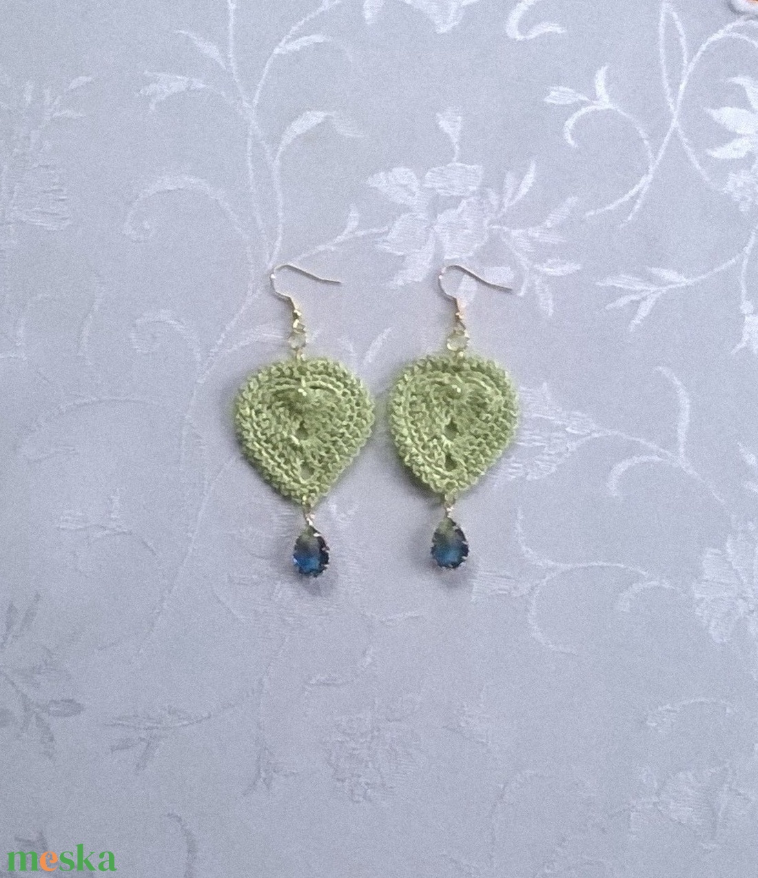 Halványzöld levelecske /horgolt fülbevaló/ - ékszer - fülbevaló - lógó fülbevaló - Meska.hu