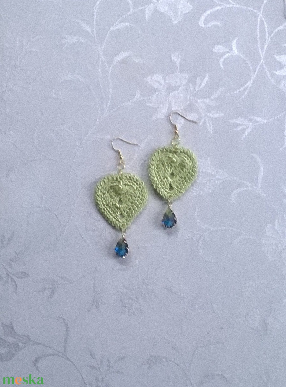 Halványzöld levelecske /horgolt fülbevaló/ - ékszer - fülbevaló - lógó fülbevaló - Meska.hu