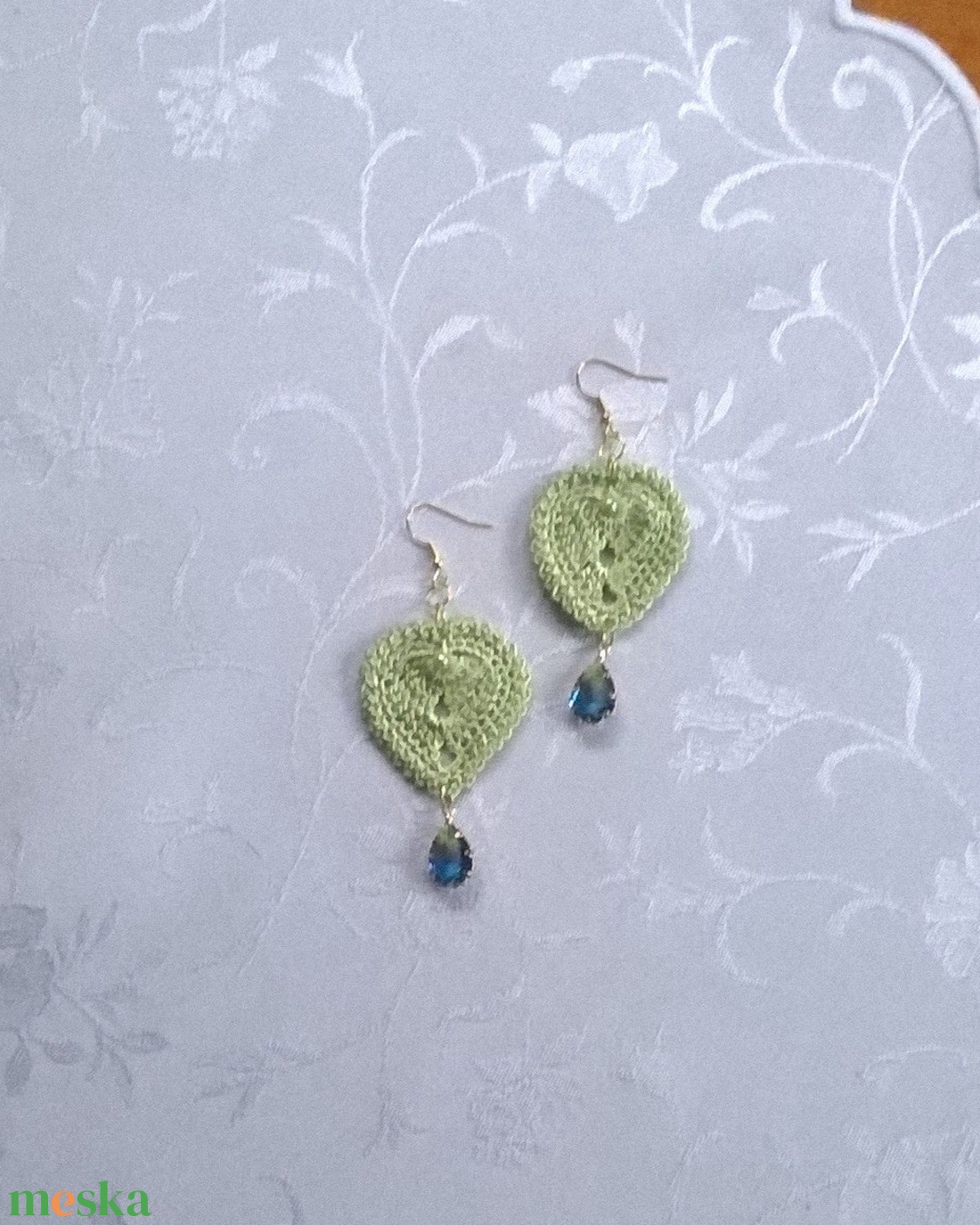 Halványzöld levelecske /horgolt fülbevaló/ - ékszer - fülbevaló - lógó fülbevaló - Meska.hu