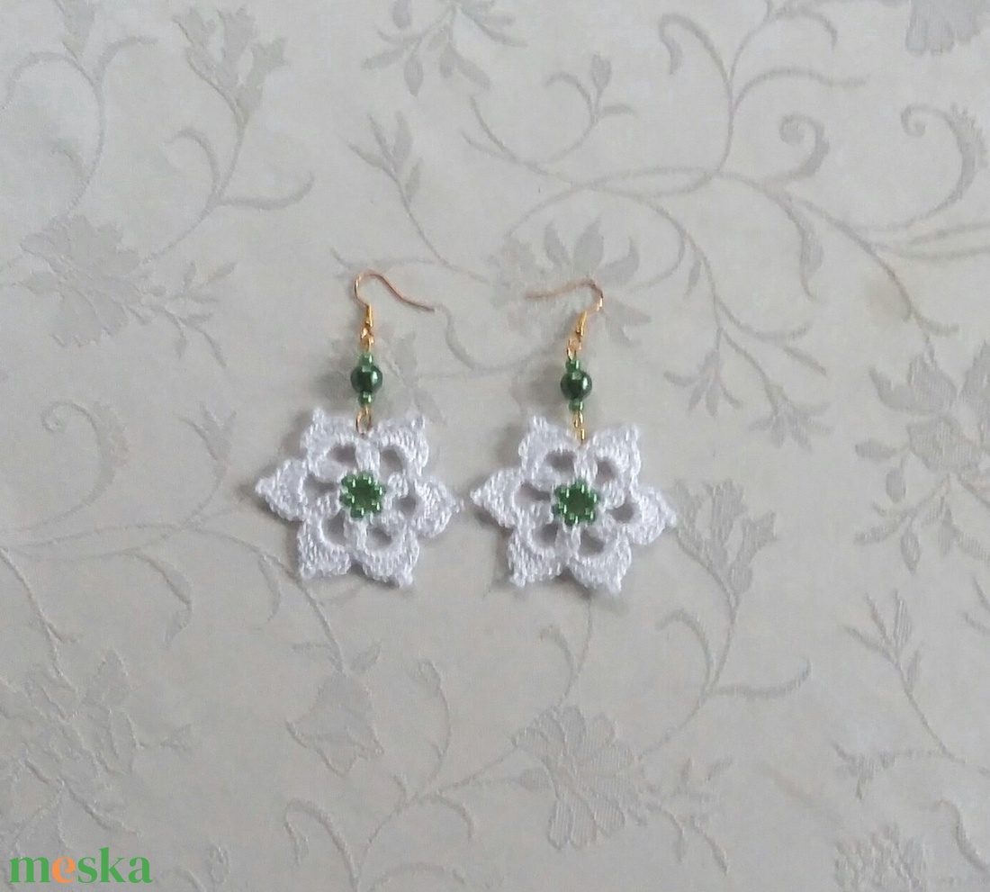 Hópihe zöld gyöngyökkel  - ékszer - fülbevaló - lógós kerek fülbevaló - Meska.hu