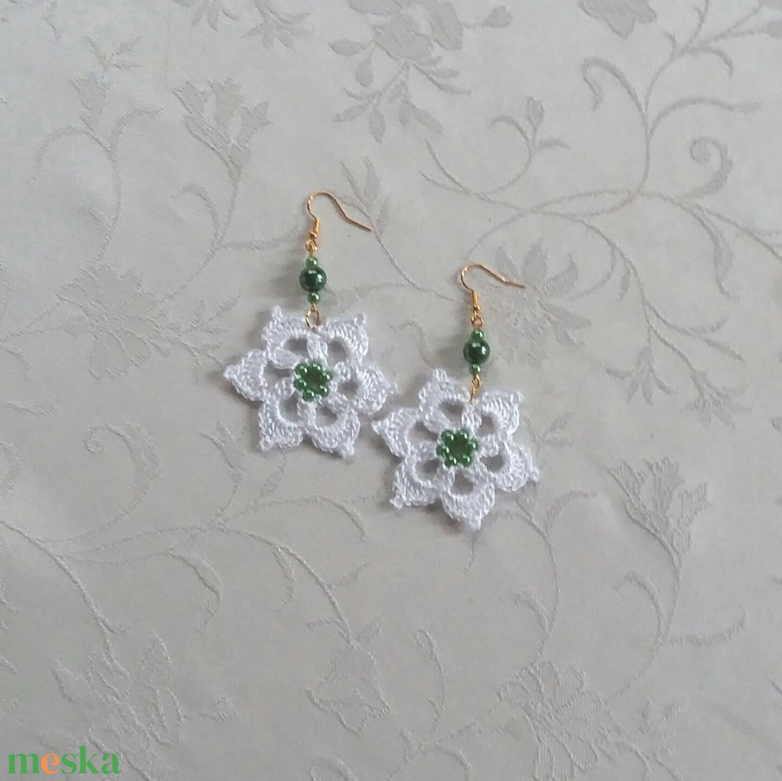 Hópihe zöld gyöngyökkel  - ékszer - fülbevaló - lógós kerek fülbevaló - Meska.hu